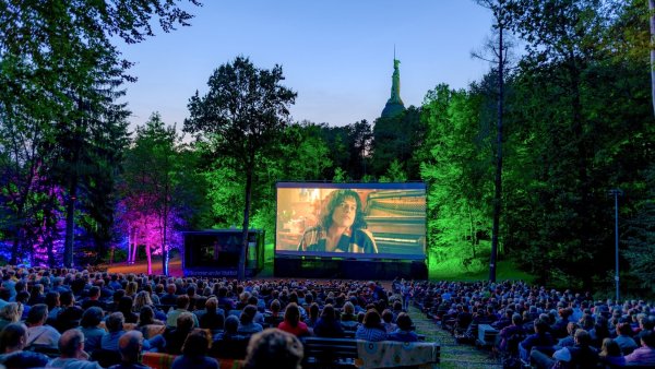 Auch Mondscheinkino wird auf der Waldbühne am Hermannsdenkmal wieder in andere Welten entführen. - © Landesverband Lippe