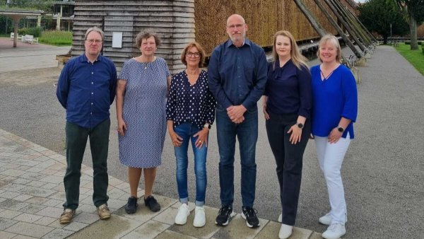 Martin Rieke (von links), Silke Christen, Doris Busch, Michael Sasse, Swetlana Lenger und Meike Höner vom Vorstand Bad Salzufler Kur- und Touristik e.V. - © Bad Salzufler Kur-und Touristik e. V.