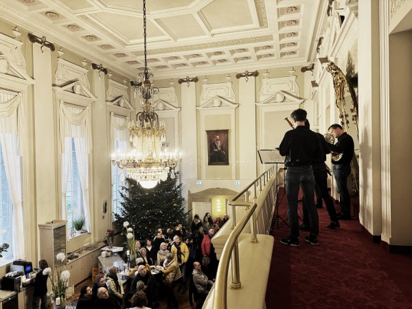 Auch im Foyer-Restaurant konnten die Zuhörer Musik hören. - © Landestheater Detmold/Lina Pris