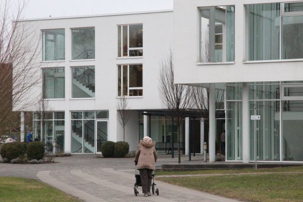 Unter Quarantäne: Im St. Loyen Zentrum sind 60 Bewohner und Mitarbeiter mit Corona infiziert. - © Till Brand