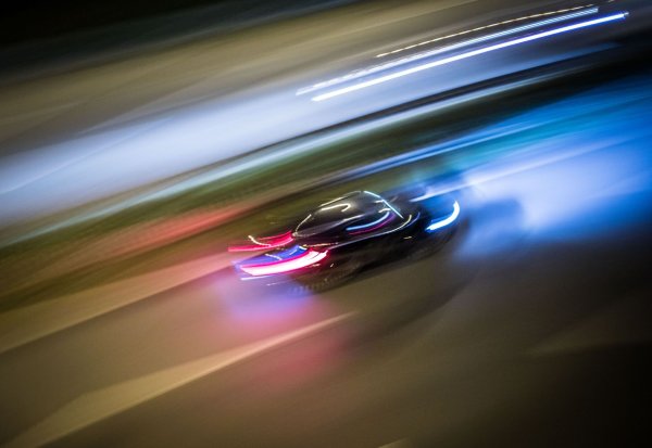 Andere Verkehrsteilnehmer hatten die Polizei eingeschaltet, weil der 20-Jährige Schlangenlinien gefahren war - anscheinend hatte er vorher Lachgas konsumiert. - © Frank Rumpenhorst/dpa