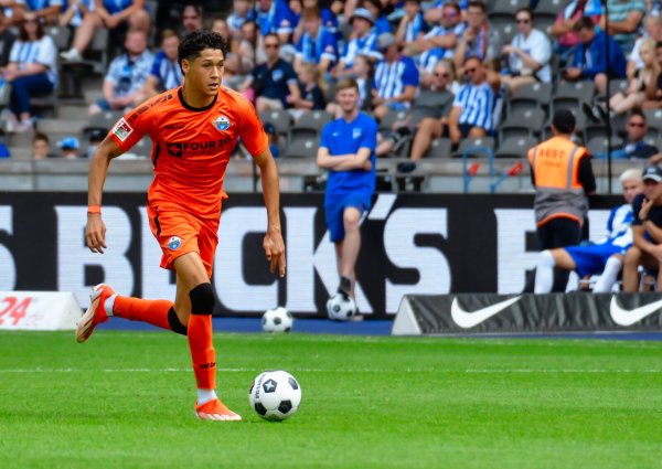Santiago Castaneda feierte sein Zweitligadebüt vor mehr als 48.000 Zuschauern in Berlin. "Ich hatte Gänsehaut", sagt der SCP-Neuzugang. - © Imago Images