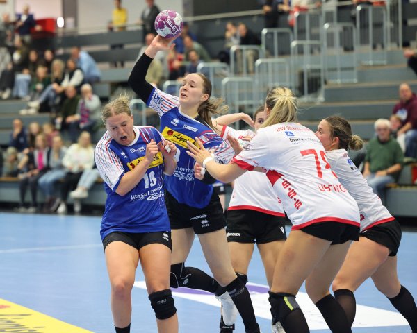 Nieke Kühne findet meist immer noch eine Lösung im Angriffsspiel der HSG Blomberg-Lippe. - © Paul Cohen