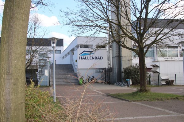 Das städtische Hallenbad am Werreanger ist gut besucht. Es soll saniert werden. - © Cordula Gröne