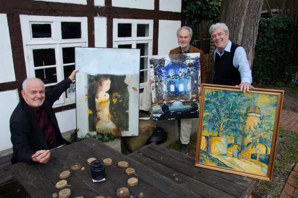Redzep Memisevic, Johann Georg Ludwig und Eckart Hachmann (von links) zeigen in der Ausstellung „Trialog“ Auszüge ihres jahrzehntelangen künstlerischen Schaffens. - © Das Fachwek
