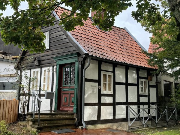 Das wohl kleinste Fachwerkhaus Lages ist ein echtes Schmuckstück. - © Sandra Castrup