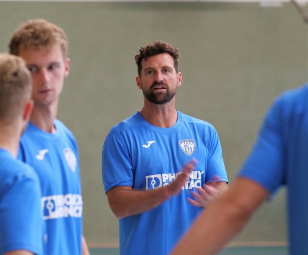 Florian Kehrmann spornt seine Mannen an. - © Jörg Hagemann