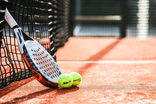 Der Tennisclub Blau-Weiß Lemgo investiert in einen Padelcourt. - © Symbolbild: Pixabay