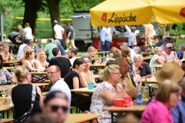 Zum Strohsemmelfest gibt es im Abteigarten Speisen aus aller Welt. - © Archivfoto: Nicole Ellerbrake