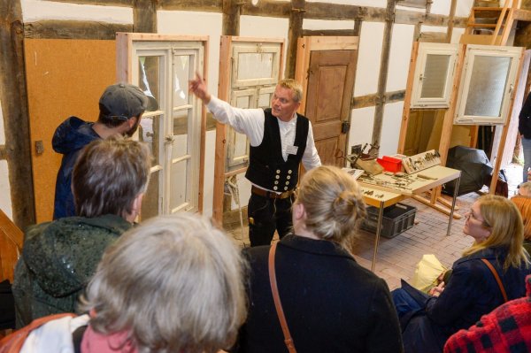 Dieses Jahr stehen Fenster und Beschläge im Fokus der Restaurierung Fachrichtung Holz. - © LWL