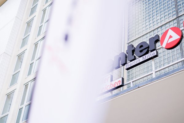 Das Bürgergeld unterstützt Arbeitsuchende, vor allem hinsichtlich Weiterbildung und Arbeitsaufnahme. - © Carsten Koall