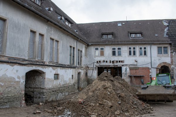 Noch wird auf der Baustelle des Kotzenbergschen Hofes gearbeitet. Zum Tag der Städtebauförderung am 4. Mai können Besucher dort vorbeischauen. - © Bildrechte: Stadt Horn-Bad Meinberg