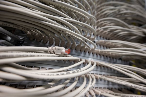 Die Anbieter von schnellen Internetleitungen für zu Hause liefern sich gerade einen heftigen Konkurrenzkampf. - © Marijan Murat