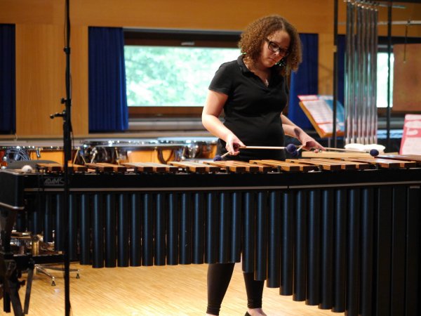 Nadine Baert übt in der Hochschule für Musik Detmold an der Marimba. Das war vor der Coronavirus-Pandemie. In ihrer Heimat in Luxemburg kann sie mit dem Instrument nicht proben. So geht es vielen Musikstudenten. - © Hochschule für Musik Detmold
