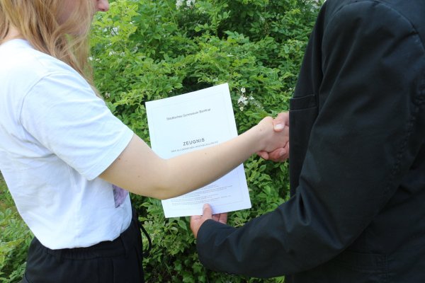 Die Übergabe der Abiturzeugnisse findet in diesem Jahr bei vielen Schulen in anderem Rahmen statt als gewohnt. - © Jana Beckmann