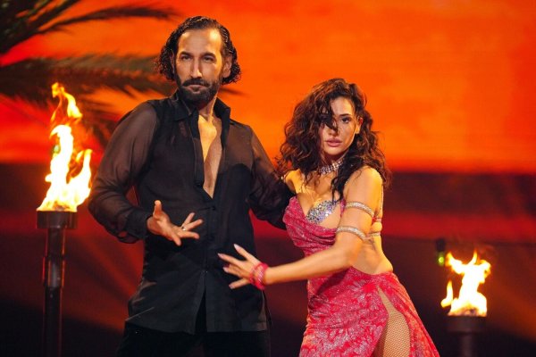 Mit der Rumba haben Paola Maria und Massimo Sinató ihr bisher bestes Ergebnis erreicht: Für ihre sinnliche Performance gab es 20 Punkte von der Jury. - © RTL / Stefan Gregorowius