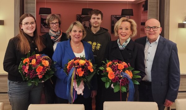 Benita Henning (von links), Claudia Brinkmann, Martina Hannen, Marco Gödeke, Gudrun Kopp und Olaf Henning sehen die FDP Lage gut gerüstet für den Kommunalwahlkampf . - © Fotorechte: FDP Lage