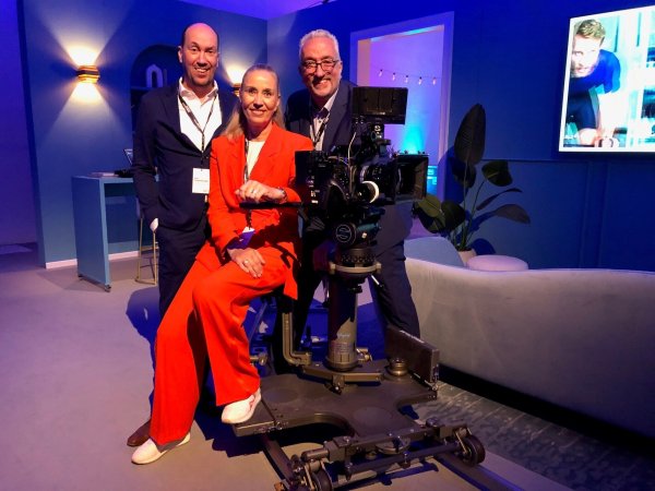 Geschwister-Power: Kai (links), Katja und Cord Vogelsänger in einem der vielen Film- und Fotostudios am Stammsitz in Pottenhausen. - © Thomas Reineke