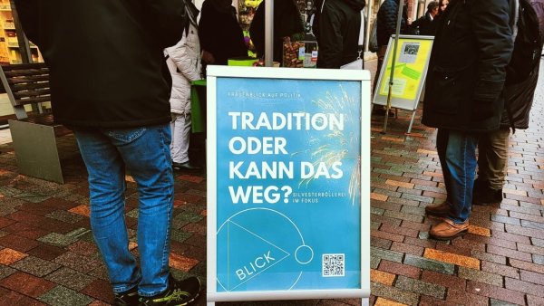 Die Initiative "Frauenblick auf Politik" fragte bei den Bürgern zum Thema "Böllern und Feuerwerk" nach. - © Frauenblick auf Politik