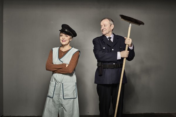 Josef (rechts, Gerd Gabe) und Maria (April Hailer). - © Anatol Kotte
