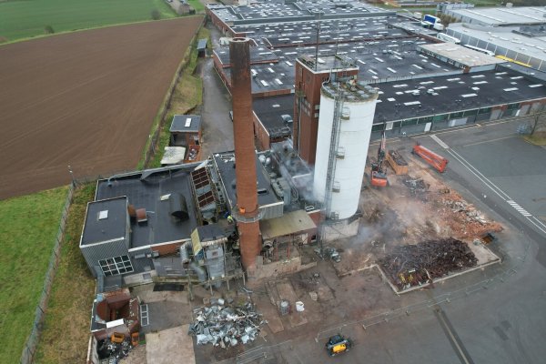 Vom alten Fernwärmewerk ist bald nicht mehr viel übrig. - © Phoenix Contact