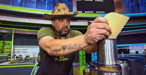 Grillmeister Hawk Blackburn aus Herford macht bei der TV-Show "The Taste" mit. - © Screenshot: Blersch