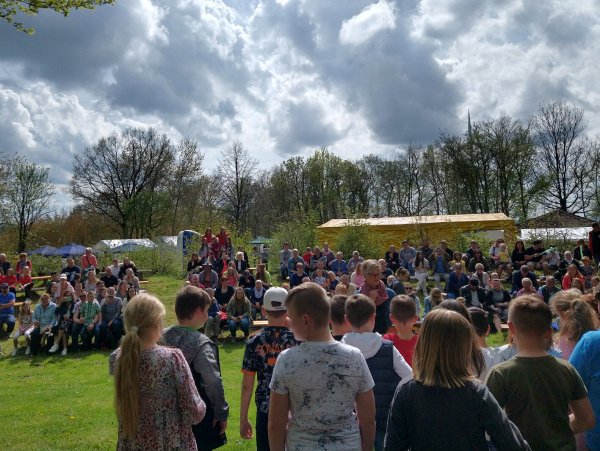 Beim Bergfest auf der Hohen Asch wurde es richtig voll. - © Rudi Rudolph