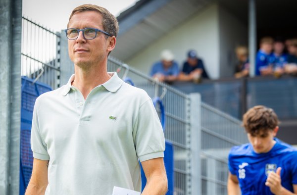 Arminia-Sportchef Michael Mutzel äußert sich zum Torwartthema. - © Sarah Jonek