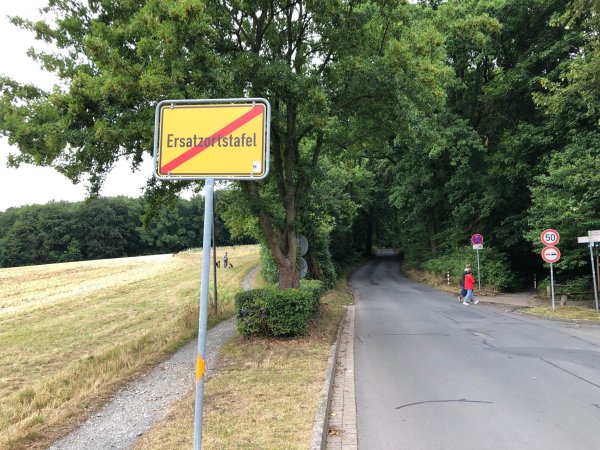 Die Ersatzortstafel steht am Ortsausgang Bad Salzuflen. - © Thomas Reineke