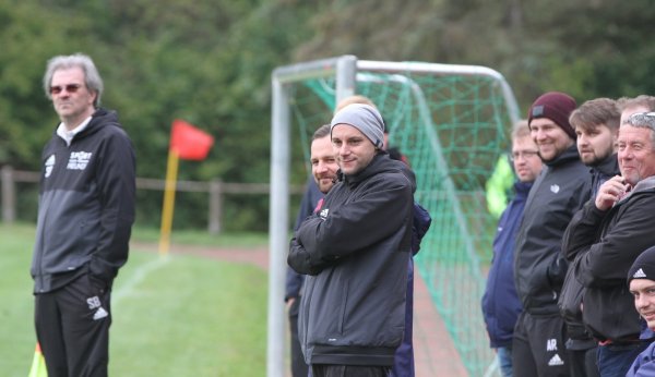 Jan Trockel (mit Mütze) ist Trainer und Spieler beim Post-TSV Detmold gewesen, nun zeichnet er bei den SF Berlebeck-Heiligenkirchen als Coach verantwortlich. - © Sebastian Lucas
