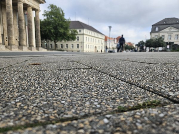 Der 28-Jährige, der mit einem Messer in der Hand am Rande der Detmolder Innenstadt unterwegs war, ist inzwischen in der Psychiatrie. - © Janet König
