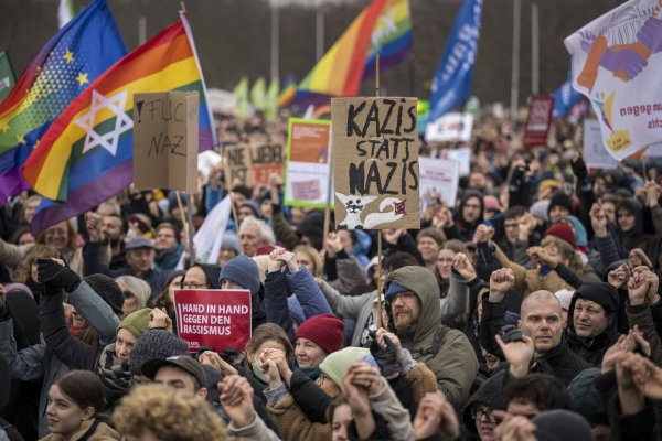 Auch im Februar gibt es viele Demonstrationen im Land. - © IMAGO/Bildgehege