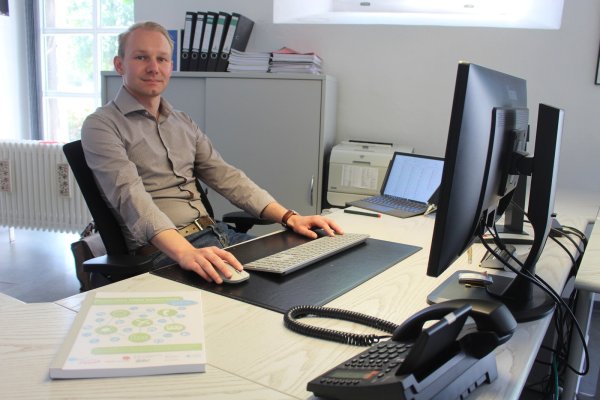 Maximilian Menke hat Anfang des Monats die Stelle als Klimaschutzmanager der Stadt Schieder-Schwalenberg angetreten. Er freut sich auf die neue Herausforderung. - © Michaela Weiße