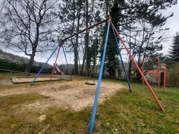 Der Spielplatz in Kohlstädt an der Bergstraße muss nach Ansicht von Sandra Warachewicz (SPD) erste Priorität bei der Sanierung haben. - © Michaela Weiße