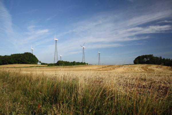 Einige der alten Windräder am Köterberg. Diese werden gegen modernere ausgetauscht, Stichwort Repowering. - © WindStrom Niese-Köterberg