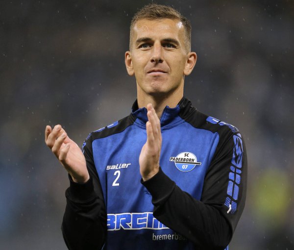 Uwe Hünemeier will auch bei seinem Abschied am Sonntag gegen Nürnberg – wie hier nach dem Spiel beim HSV – alle Eindrücke aufsaugen und genießen. - © Imago Images