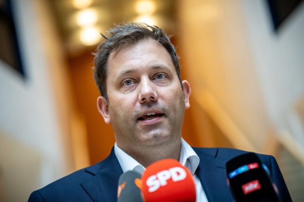 SPD-Chef Lars Klingbeil schwört seine Partei auf den Bundestagswahlkampf im kommenden Jahr ein. - © picture alliance/dpa