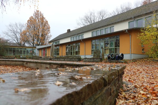 Die alten Wasserleitungen der Grundschule Wasserfuhr in Schötmar machen Probleme. - © Alexandra Schaller