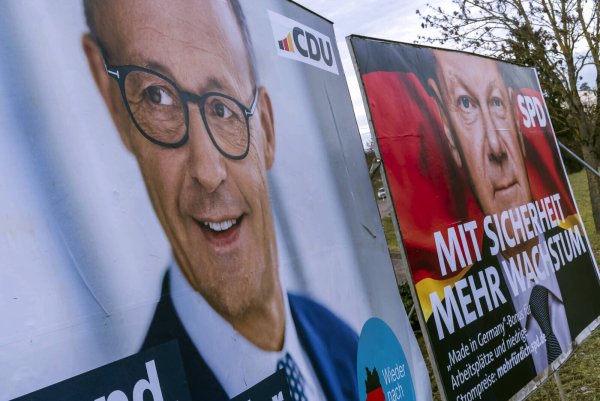 Parteien erhalten vor allem in Wahlkampfzeiten üppige Spenden – auch in Deutschland. - © imago/Arnulf Hettrich