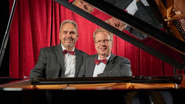 Das "Duo Kurzweil" kommt nach Bergkirchen. - © Kirche Bergkirchen