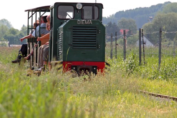 Die Feldbahn fährt am Ostersonntag durchs Museum. - © Martin Holtappels