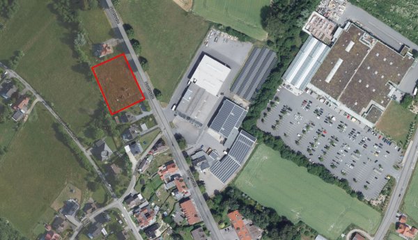 An der Nordstraße zwischen den Hausnummern 67 und 71 sollen auf der rot markierten Fläche drei Mehrfamilienhäuser entstehen. - © Geodaten NRW/TIM-Online