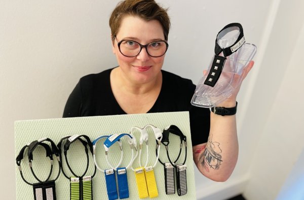 Manuela Öller wohnt gemeinsam mit ihrem Mann in Verl im Kreis Gütersloh. Kürzlich hat sie ihr erstes eigenes Start-up "Upgrade" gegründet. - © Lena Vanessa Bleck