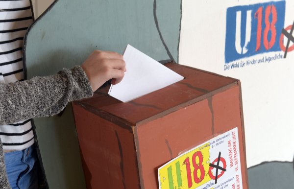 Die Ergebnisse der U-18-Bundestagswahl liegen vor und überraschen. - © Stefan Puchner/dpa