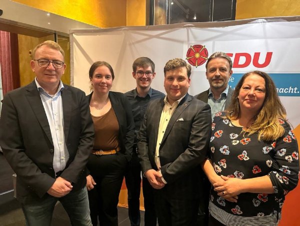 Alte und neue Gesichter im Vorstand des CDU-Stadtverbandes: (von links) André Schröder, Anna Görder, Tim Alexander, Vorsitzender Jan Gentemann, Sebastian Hokamp und Sabine Mirbach. - © CDU Bad Salzuflen