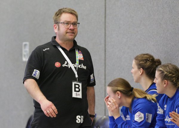 Ein bitterer Abend für die HSG Blomberg-Lippe und ihren Trainer Steffen Birkner. - © Matthias Lange / Foto: malafo