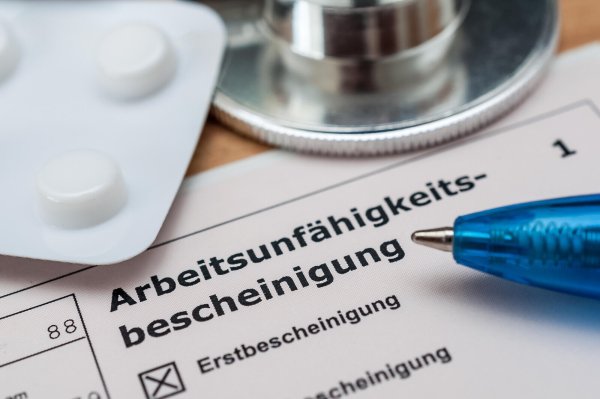 Pro 100 AOK-Mitglieder gab es im vergangenen Jahr 228 Krankschreibungen. - © picture alliance / Zoonar