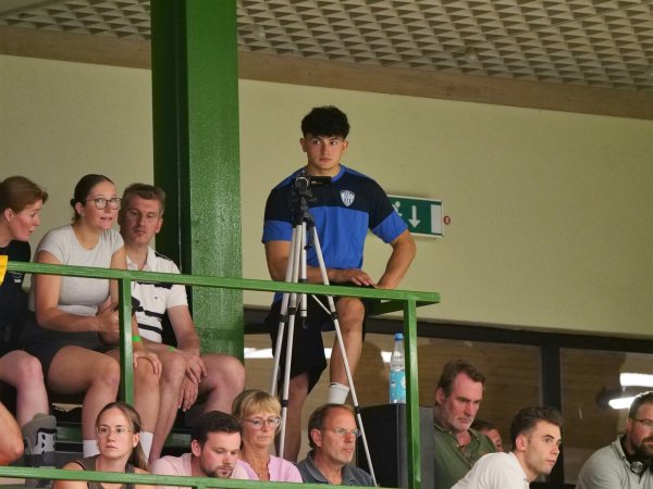 Thomas Houtepen als Kameramann beim Vorbereitungsspiel des TBV Lemgo Lippe gegen ASV Hamm-Westfalen in Bad Meinberg. Foto: Jörg Hagemann - © Jörg Hagemann