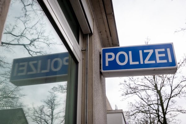 Die Polizei sucht nach einem Jungen, der als vermisst gemeldet worden war. - © Niklas Tüns