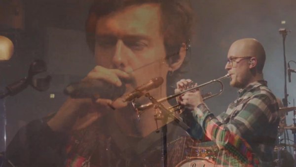 Die Musik der Band „Hans im Glück" kam per Livestream in die Wohnzimmer der Zuhörer. - © Laura Relitzki